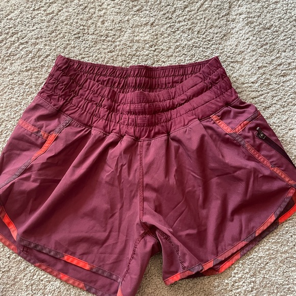 Lot of lulu lemon shorts - Picture 2 of 7